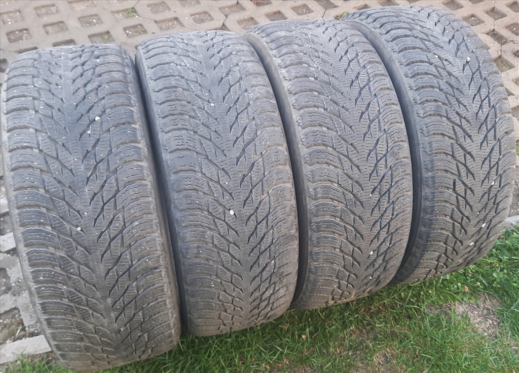 235/55 R18 Nokian Téli gumik 1. kép