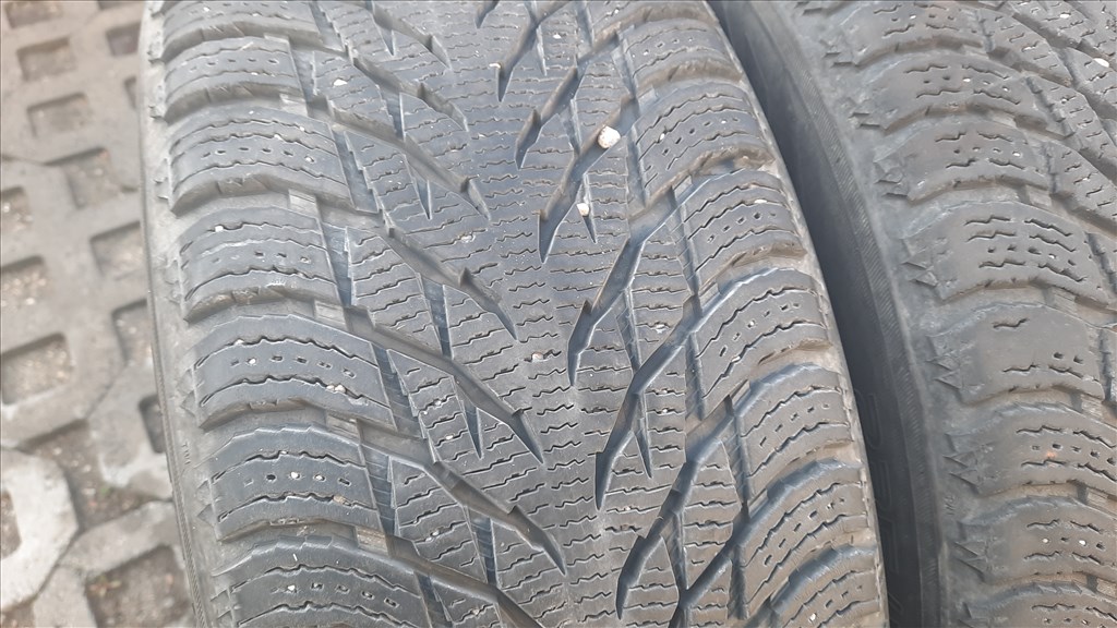 235/55 R18 Nokian Téli gumik 2. kép