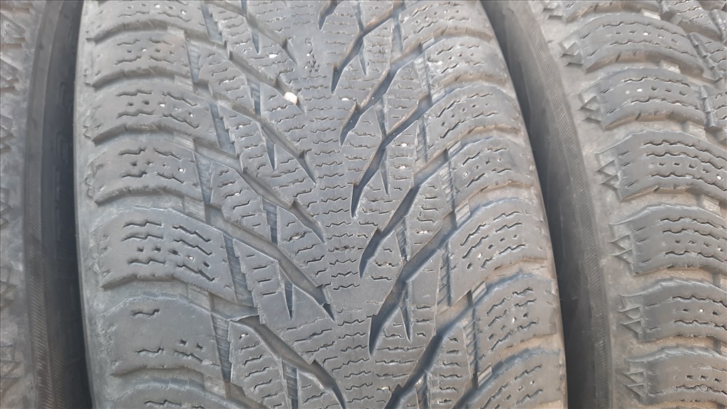 235/55 R18 Nokian Téli gumik 3. kép