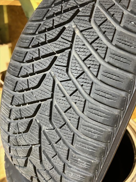  235/4519" újszerű Yokohama téli gumi gumi 2. kép