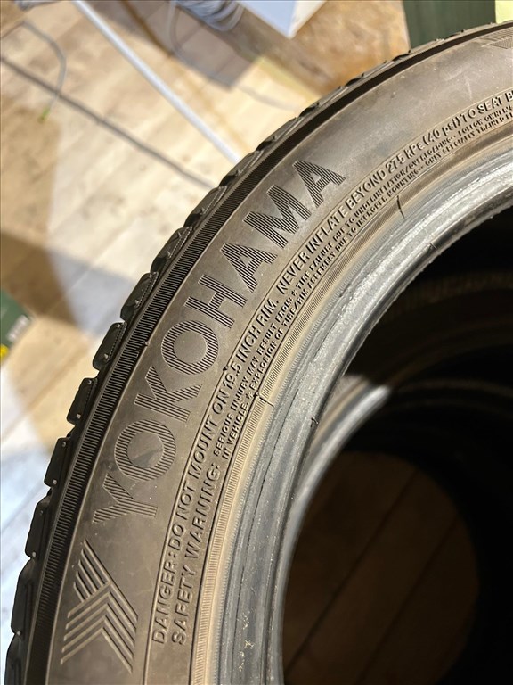  235/4519" újszerű Yokohama téli gumi gumi 4. kép
