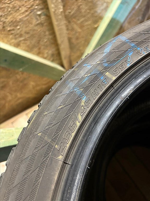  235/4519" újszerű Yokohama téli gumi gumi 5. kép
