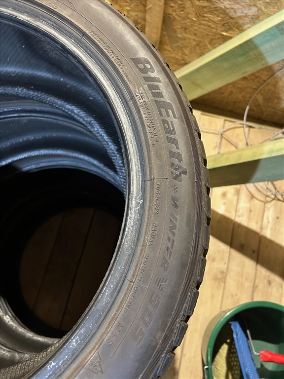  235/4519" újszerű Yokohama téli gumi gumi 8. kép