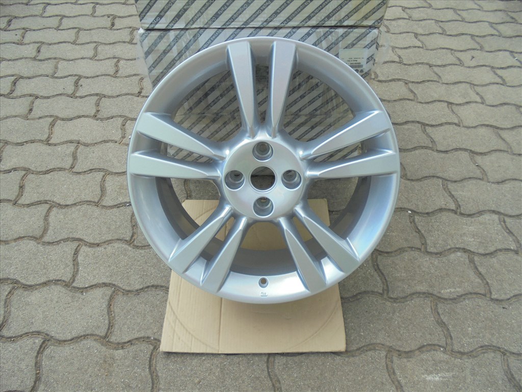 Új 17-es Fiat gyári Alufelni dobozában eladó 1. kép