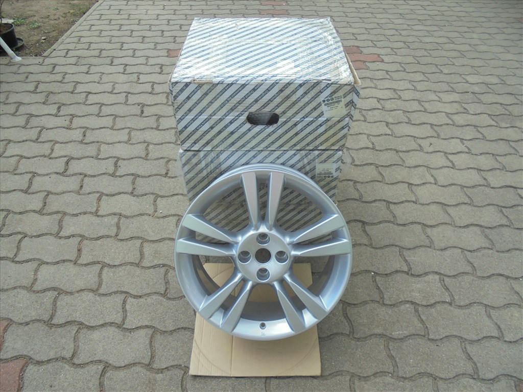 Új 17-es Fiat gyári Alufelni dobozában eladó 2. kép