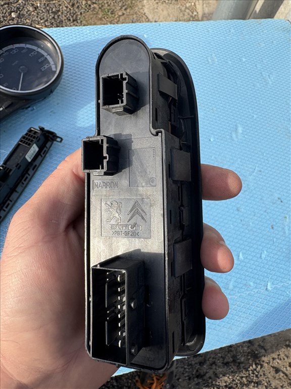 Peugeot 308 I SW HDi 110 ablakemelő kapcsoló  2. kép