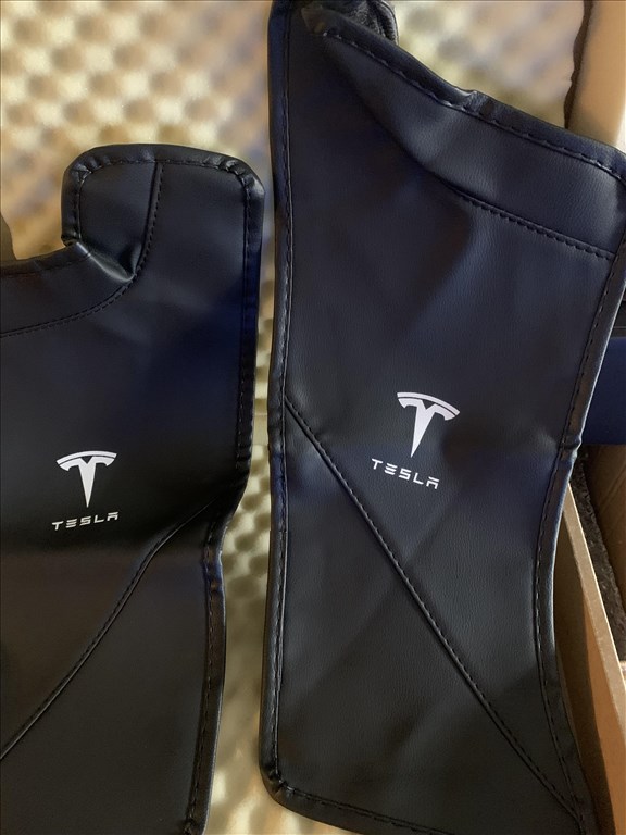 Tesla Model Y hátsó küszöb bőr tépőzáras kárpit védő 2db 12.000Ft 4. kép