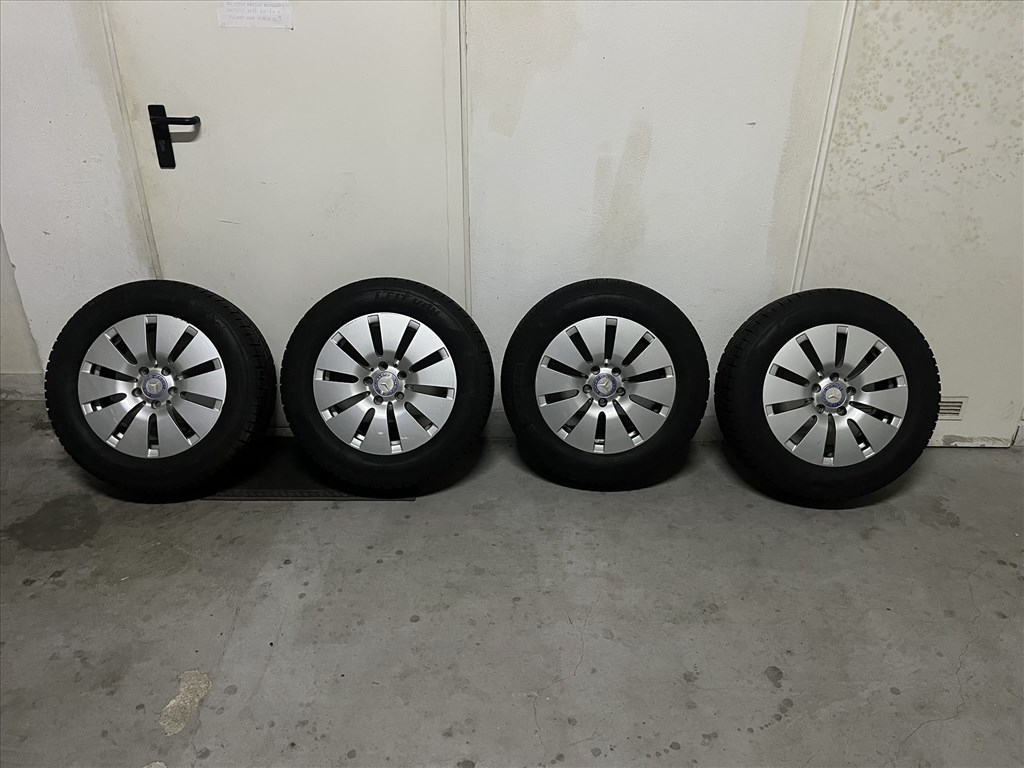 Eladó 16"-s gyári Mercedes V-Class felnigarnitúra újszerű Laufen I FIT+ VAN téligumival. 1. kép