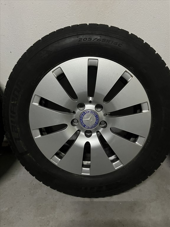 Eladó 16"-s gyári Mercedes V-Class felnigarnitúra újszerű Laufen I FIT+ VAN téligumival. 4. kép