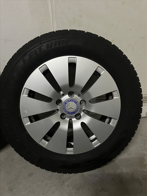 Eladó 16"-s gyári Mercedes V-Class felnigarnitúra újszerű Laufen I FIT+ VAN téligumival. 5. kép