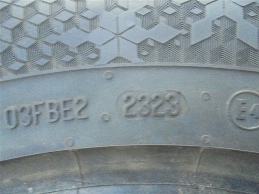 1 db 215/65 R 16-os szinte új Continental téli gumi eladó 6. kép