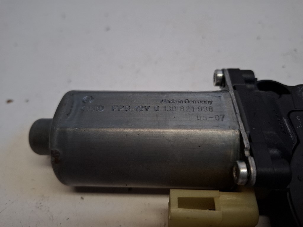 Ford Fusion bal elsõ ablakemelõ motor 0130821938 3. kép