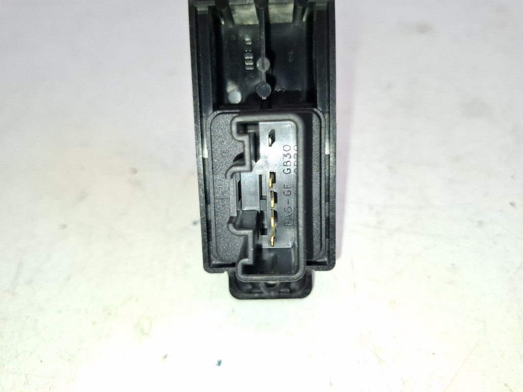 Mazda 2 (DE) jobb elsõ ablakemelõ kapcsoló D65166370 3. kép