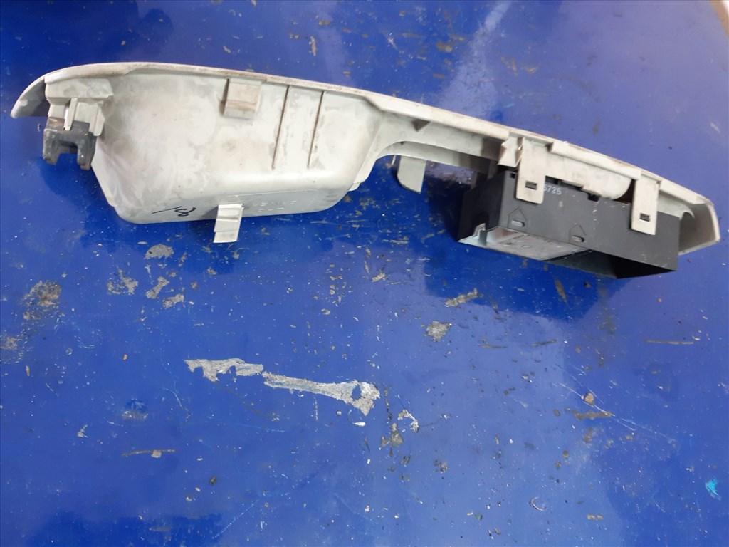 Nissan Micra Bal Elsõ Ablakemelõ Kapcsoló 80901 AX100 2. kép