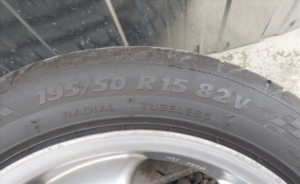  4x100 lyukosztású 15" használt Artec alufelni, rajta 195/50 használt Kormoran nyári gumi gumi  8. kép