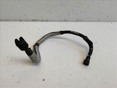 Toyota Prius Plus  üzemanyagcső