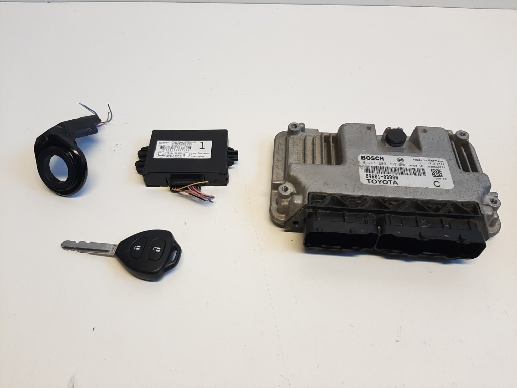Toyota Yaris (XP130) motorvezérlõ 896610DR80 0261S09783 1. kép