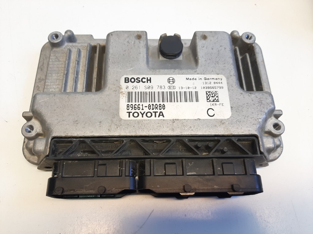 Toyota Yaris (XP130) motorvezérlõ 896610DR80 0261S09783 2. kép