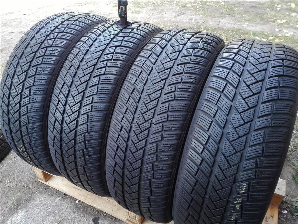 235/55R19 Vredestein téli gumi garnitúra 235/55 r19 1. kép