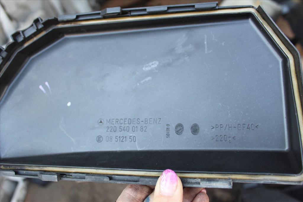 Mercedes S 320 W220, W215 Biztosítéktábla tartó  2. kép