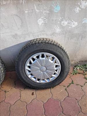 5x160 lyukosztású 15" használt lemezfelni, rajta 215/65 c használt téli gumi gumi 
