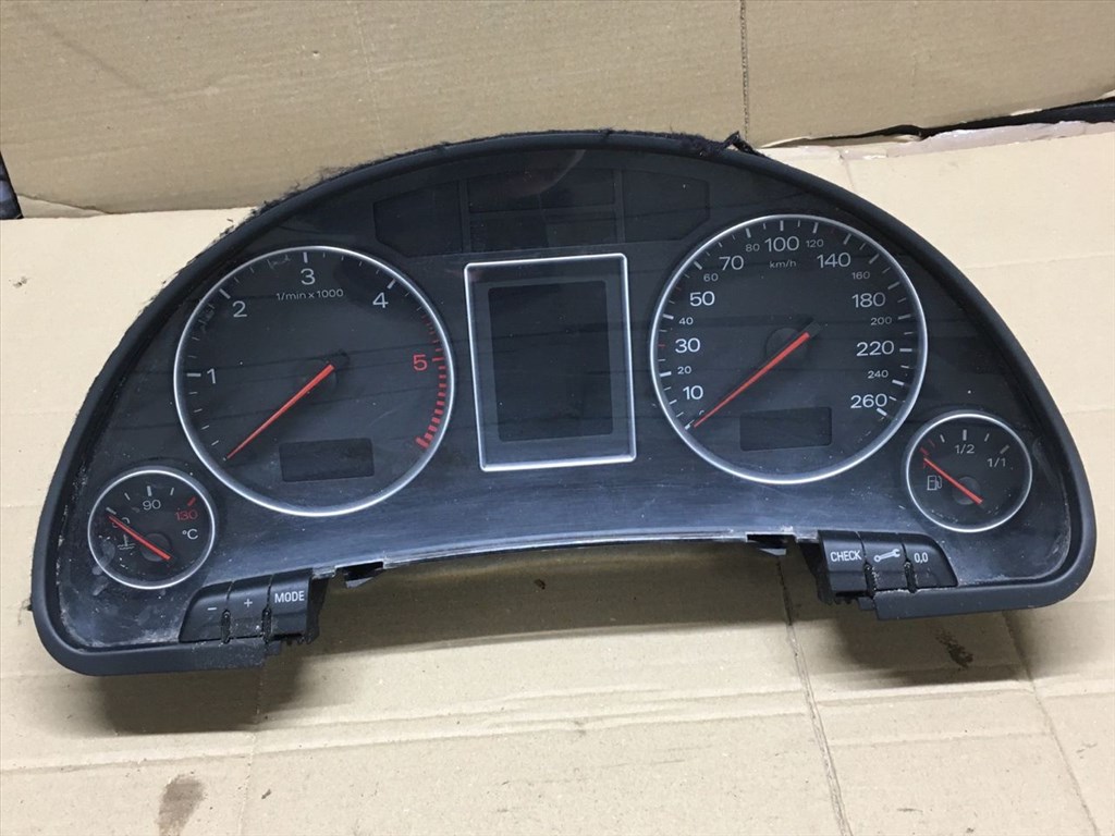 Audi A4 (B6/B7) kilométer óra  8e0920900e 1. kép