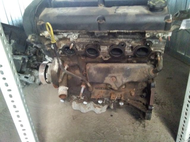 Ford Focus Mk1 1.8i 16V fűzött blokk hengerfejjel  1. kép