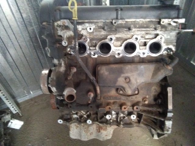 Ford Focus Mk1 1.8i 16V fűzött blokk hengerfejjel  4. kép