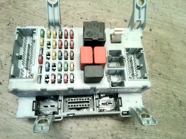 FIAT ALBEA 02.01.01-04.12.31 Biztosítéktábla BCM BSI BSM SAM GEM modul Utastér 1. kép