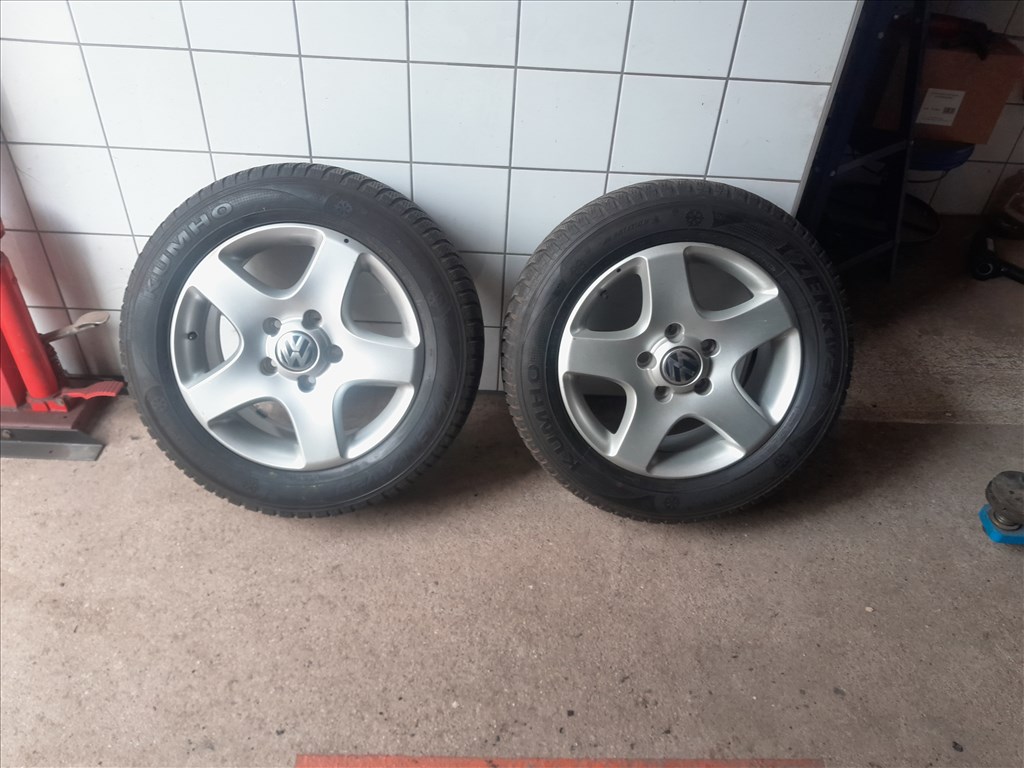  Vw tuareg 5x120 lyukosztású 17" újszerű (gyári felni) alufelni, rajta 225/60 használt Kumho . 1. kép