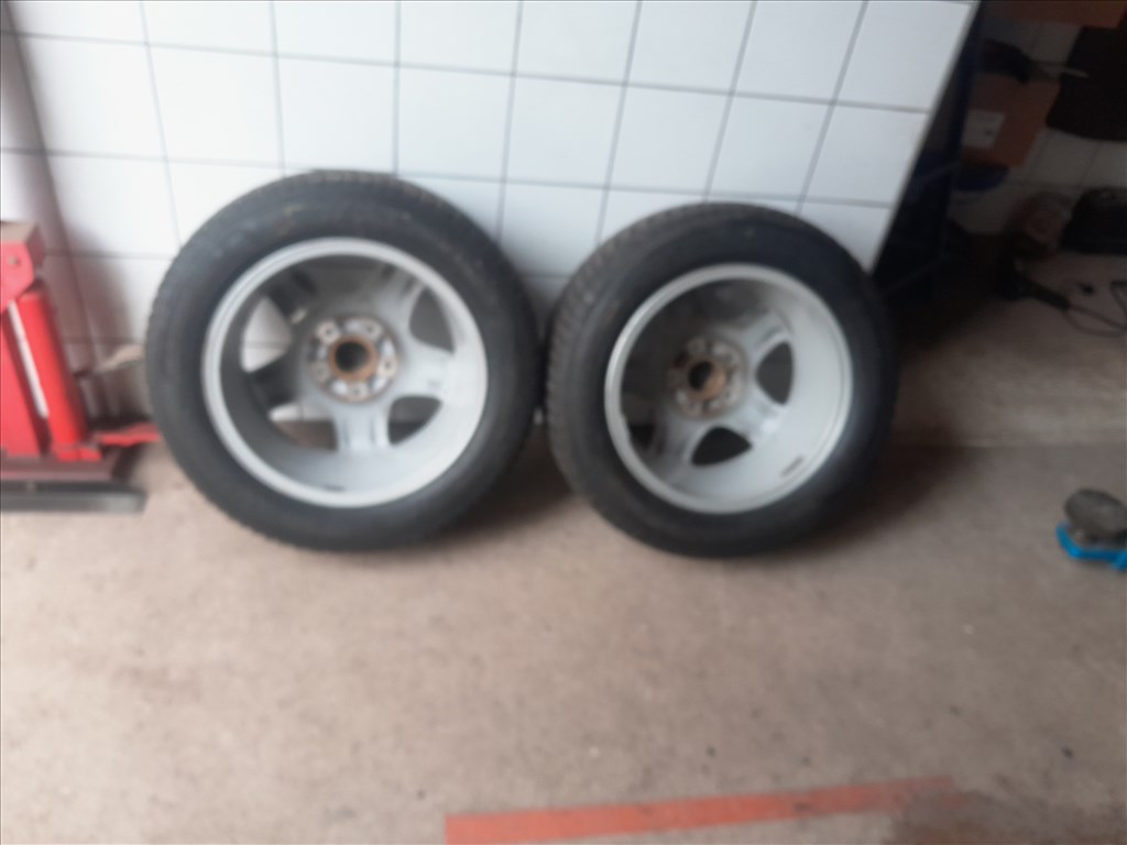  Vw tuareg 5x120 lyukosztású 17" újszerű (gyári felni) alufelni, rajta 225/60 használt Kumho . 4. kép