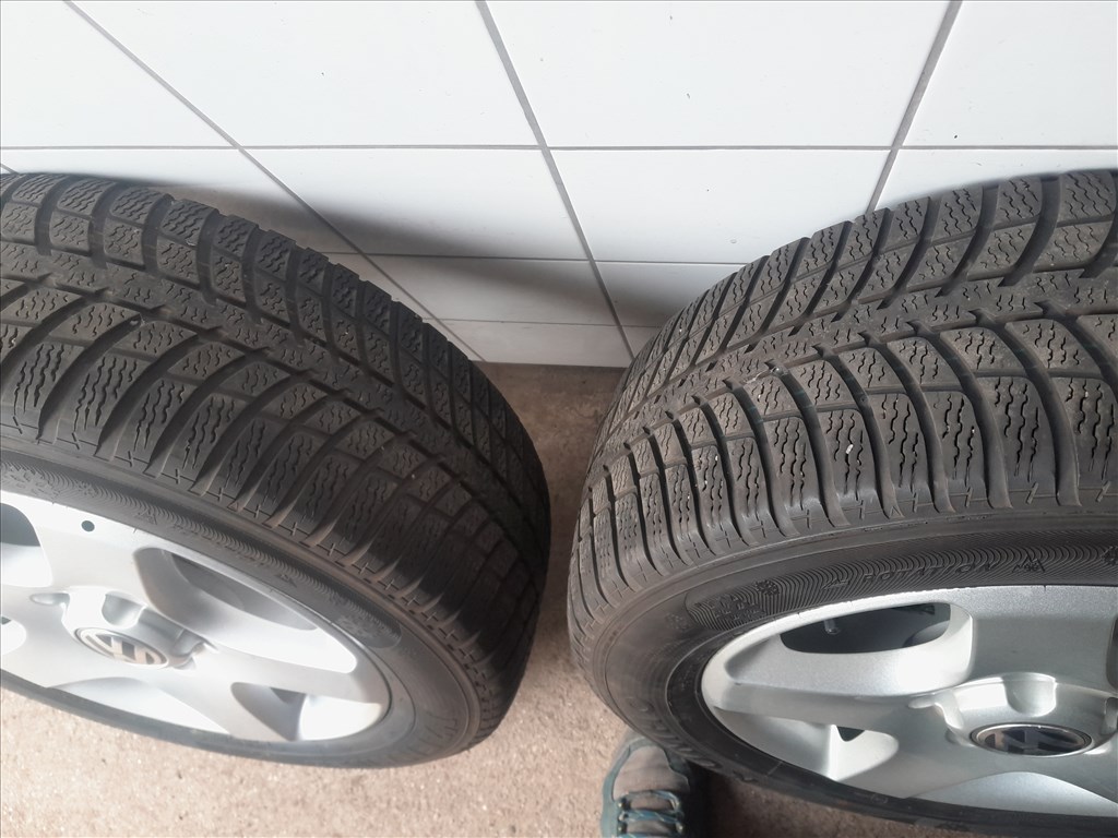  Vw tuareg 5x120 lyukosztású 17" újszerű (gyári felni) alufelni, rajta 225/60 használt Kumho . 5. kép