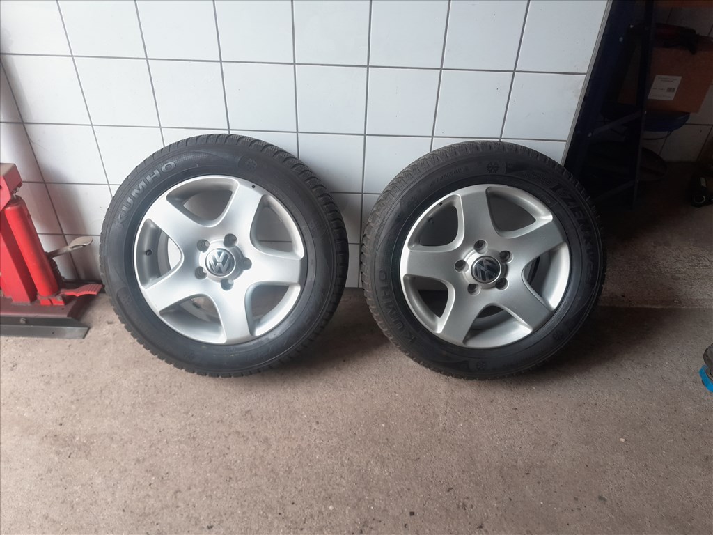  Vw tuareg 5x120 lyukosztású 17" újszerű (gyári felni) alufelni, rajta 225/60 használt Kumho . 6. kép