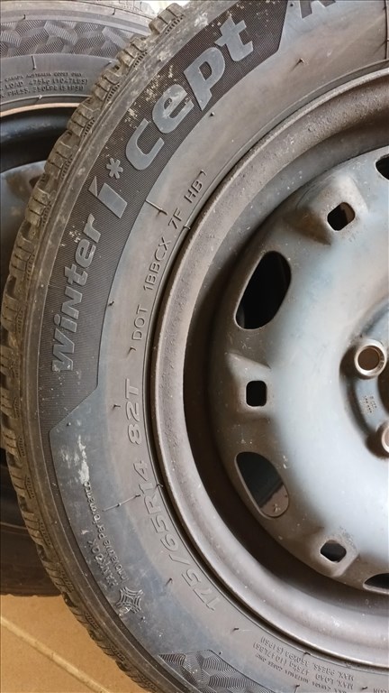 2 szezont futott, kiváló állapotú 175/65 R14-es Hankook téli gumi szett, 2022 DOT-os 3. kép