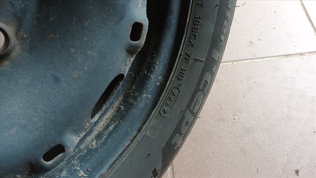 2 szezont futott, kiváló állapotú 175/65 R14-es Hankook téli gumi szett, 2022 DOT-os 5. kép