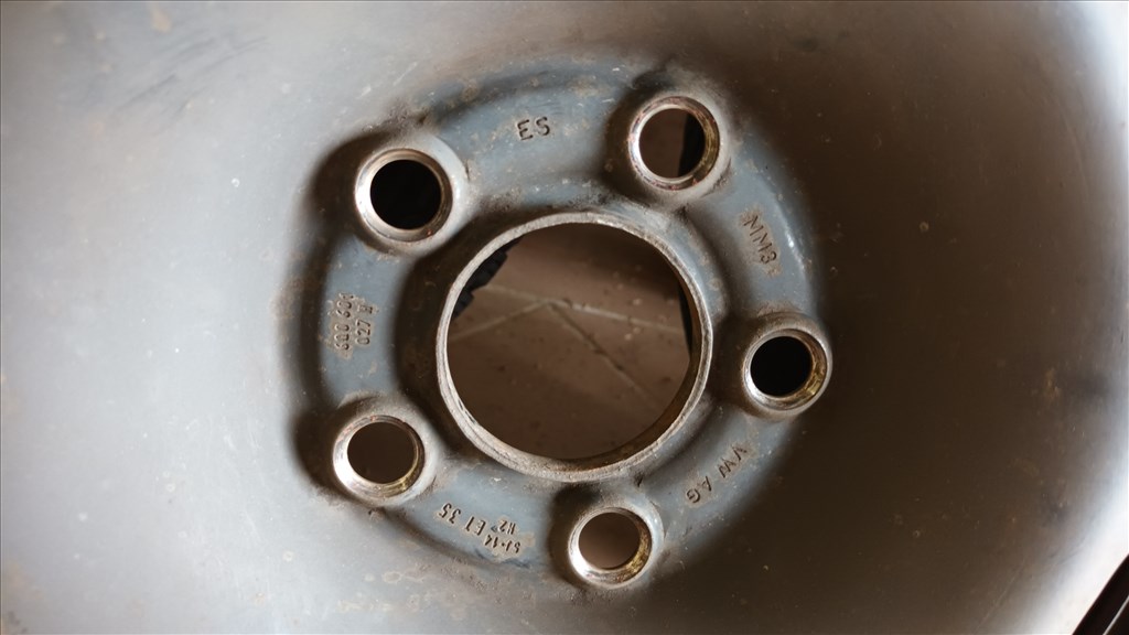 2 szezont futott, kiváló állapotú 175/65 R14-es Hankook téli gumi szett, 2022 DOT-os 6. kép