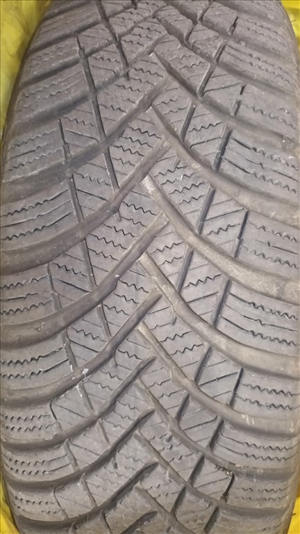 2 szezont futott, kiváló állapotú 175/65 R14-es Hankook téli gumi szett, 2022 DOT-os 9. kép