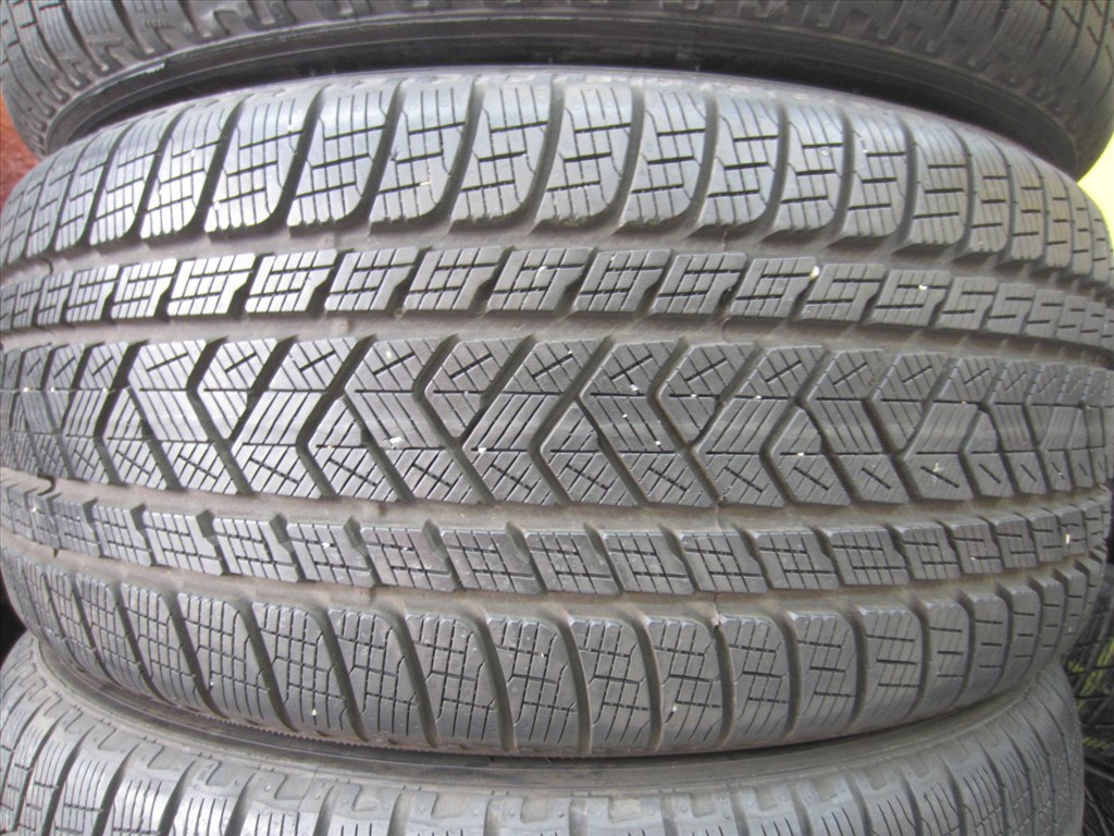  275/50 R20 PIRELLI SC WINTER 113V  2. kép