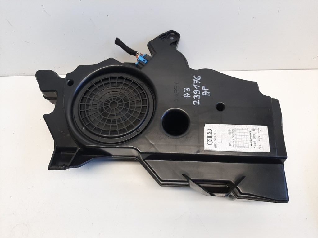 Audi A3 3 ajtós (8P) bal hátsó hangszóró csomagtérbe 8P3035382 1. kép