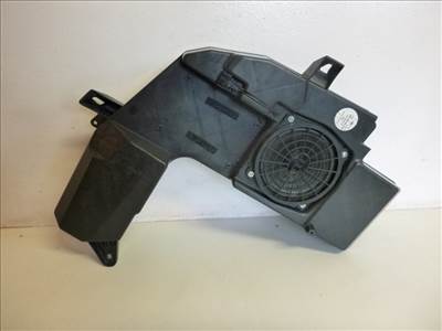 Audi A4 kombi (8E B6) jobb hátsó hangszóró csomagtérbe 8E9035382