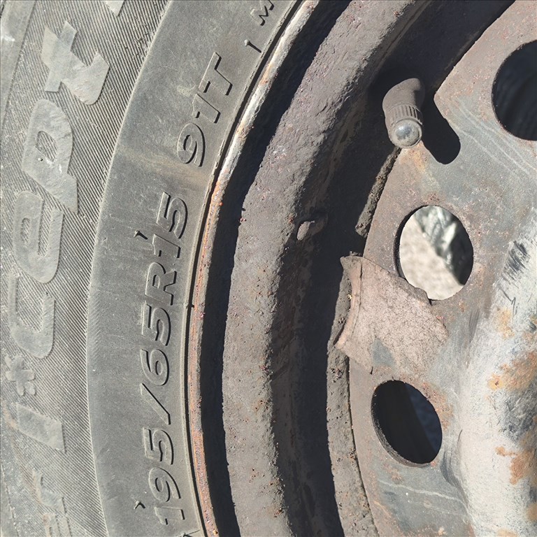 Hankook 15" használt téligumi szett lemezfelnivel 5. kép