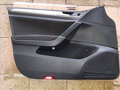 Volkswagen Golf VII Bal Első Ajtókárpit