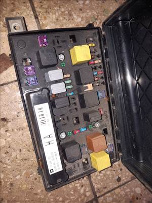 Opel Astra H Biztosítéktábla / Relé Tábla 13 206 753