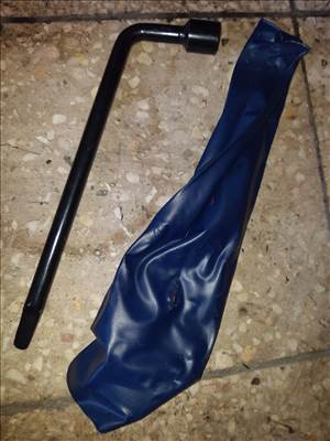 Suzuki Swift III 04-10 Csőkulcs Kerékhez