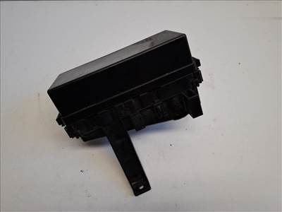 Nissan Navara (D23) jobb biztosítéktábla motortér