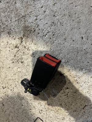 Ford Kuga Mk1 Biztonsági őv csatoló