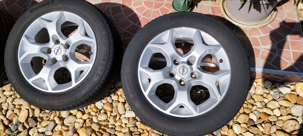  205/55/16R használt Barum Bravuris nyári gumi 2. kép