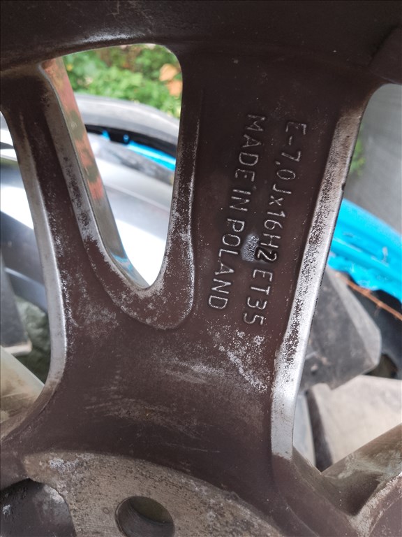  5x112 lyukosztású 16" használt alufelni, rajta 205/60 újszerű téli gumi gumi  2. kép