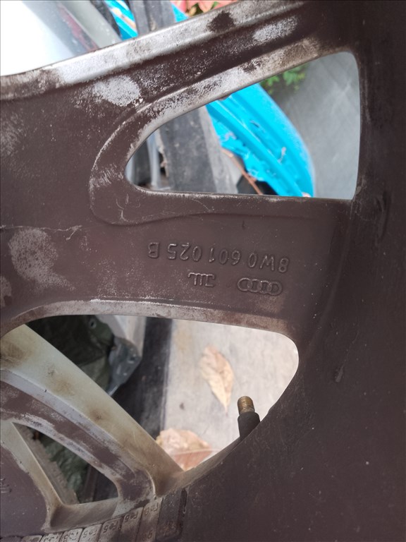  5x112 lyukosztású 16" használt alufelni, rajta 205/60 újszerű téli gumi gumi  3. kép