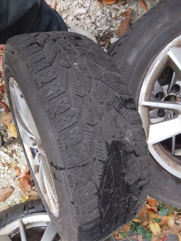  5x112 lyukosztású 16" használt alufelni, rajta 205/60 újszerű téli gumi gumi  4. kép